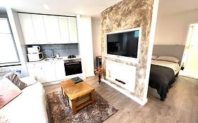 Modern Studio Apartment With Free Wifi