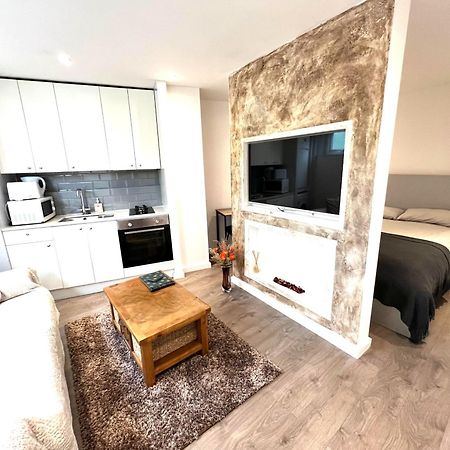 Modern Studio Apartment With Free Wifi London Exterior photo